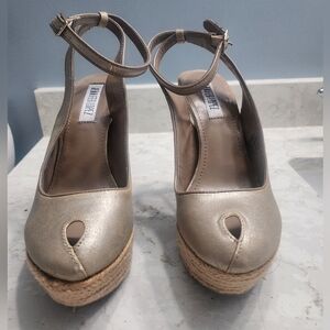 Jennifer Lopez Gold Platform Shoes with Ankle Strap